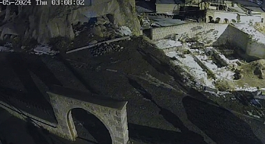 Kapadokya'da peribacasının yıkılma anı kamerada