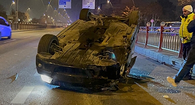 Kayseri'de Bariyerlere Çarpıp Takla Atan Otomobilin Sürücüsü Yaralandı