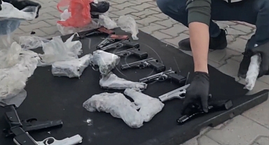 Kayseri’de Silah Ticareti Yapan Şahıs Yakalandı! 20 Ruhsatsız Tabanca Ele Geçirildi