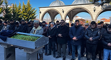 Kayseri'deki Fabrika Yangınında Ölen İşçi Mustafa Dirmen Son Yolculuğuna Uğurlandı