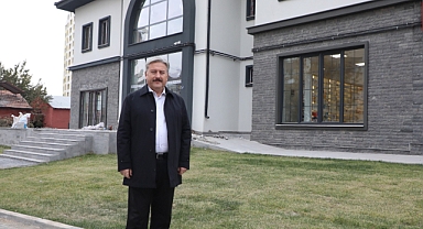 Melikgazi Belediye Başkanı Palancıoğlu, Gençlere Yatırım Yapmaya Devam Ediyor: Esentepe'ye Yeni Bir Akıl Küpü Kütüphanesi Kazandırılıyor