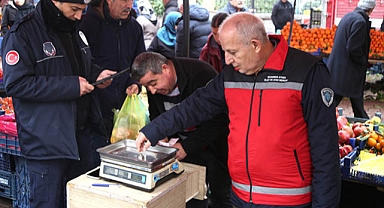 Melikgazi Zabıtası Pazar Yerlerinde Denetime Çıktı: Teraziler ve Etiketler Mercek Altında!