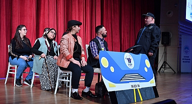 Mikrofonu Elinde Tutan Özel Çocuklardan Sevgi Dolu Performanslar