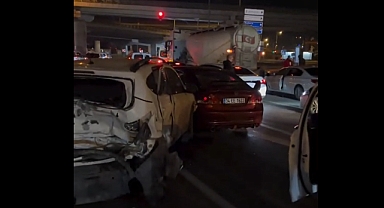 Mimarsinan Katlı Kavşağında Zincirleme Trafik Kazası