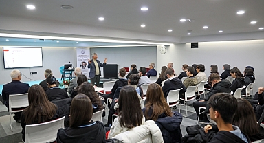 Talas Belediyesi’nin Yazar Okulu Seminerlerinde Bu Hafta Ahmet Sıvacı Gençlerle Buluşuyor