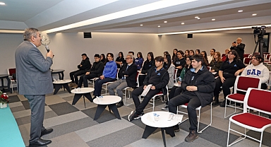 Talas’ın Yazar Okulu Seminerleri Dört Haftayı Tamamladı