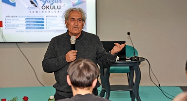 Talas’ın Yazar Okulu Seminerlerinde Hikâye Anlatıldı: Ahmet Sıvacı Gençlerle Buluştu