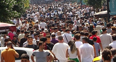 TÜİK: Ekim ayında işsizlik oranı bir önceki aya göre 0,1 puan artarak yüzde 8,8 seviyesinde gerçekleşti.