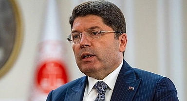 Bakan Tunç: Bolu Belediye Başkanı hakkında ülkemizdeki Suriyelilerle ilgili yaptığı açıklamalar nedeniyle Bolu Cumhuriyet Başsavcılığınca soruşturma başlatılmıştır.