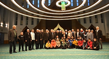 Başkan Büyükkılıç, Sabah Namazında Çocuklarla Buluştu ve Okul Ziyaretinde Hayırseverlere Teşekkür Etti