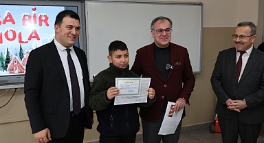 Başkan Özdoğan, Öğrencilerin Karne Sevincine Ortak Oldu