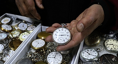 Beğendiği saatleri satmayıp 40 yılda 500 parçalık koleksiyon oluşturdu