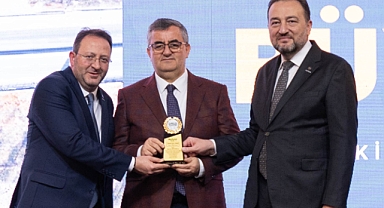 Büyükkılıç’a “Türkiye Yüzyılı Sürdürülebilir Şehir Vizyonu” Ödülü