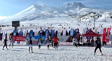Erciyes’te Kar Ragbi Türkiye Şampiyonası Başladı