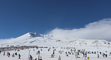 Erciyes’te Kayak Sezonu Coşkusu: Başkan Büyükkılıç’tan 3 Milyon Ziyaretçi Hedefi