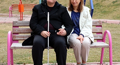 Görme Engelli Çift, Seslerinden Etkilenip Aşkı Buldu: 1,5 Yıl Sonra Evlendiler