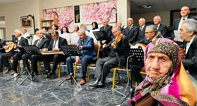 Huzurevi Sakinlerine Nostaljik Müzik Ziyafeti