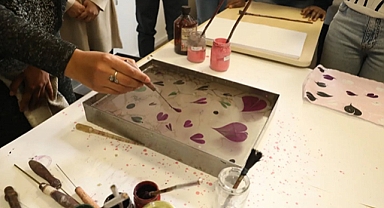 KAYMEK’ten Yabancı Öğrencilere Geleneksel “Ebru” Deneyimi