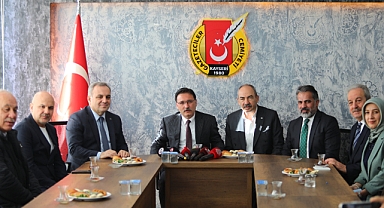Kayseri'de 10 Ocak Çalışan Gazeteciler Günü Coşkusu: Vali, Rektör ve Ticaret Odası Başkanı Cemiyet’i Ziyaret Etti