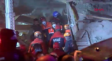 Konya’da 4 katlı bina çöktü; enkazdan 2 kişi yaralı kurtarıldı