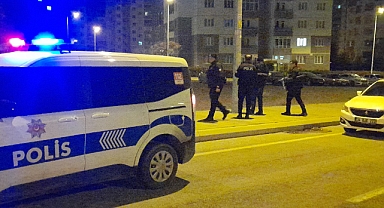 Otobüs Durağında Bıçaklı Kavga: 18 Yaşındaki Genç Ağır Yaralı