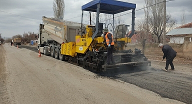 Sarıoğlan’da Büyükşehir’den Yoğun Yol Bakım ve Asfaltlama Çalışması