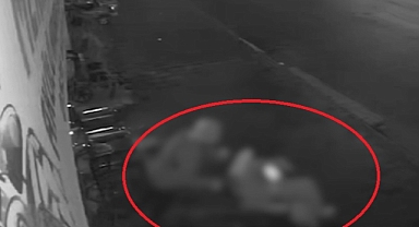 Tekerlekli sandalye çalan 2 şüpheli yakalandı; o anlar kamerada