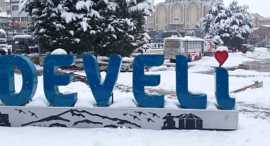 Develi’de Kar Yağışı Çiftçilerin Yüzünü Güldürdü