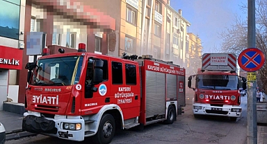 Kayseri’de 2 katlı iş yerinde yangın