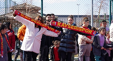 Kayserispor Futbolcuları, Şehit Yiğitcan Çiğa Özel Eğitim Okulu'nu Ziyaret Etti