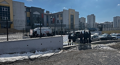 Okul önünde tabancayla eski eşini öldürüp, intihar etti