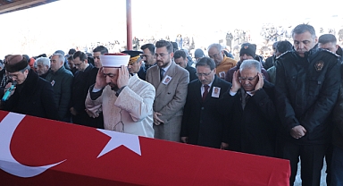 Uyuşturucu operasyonunda kalp krizi geçirip şehit olan polis memuru için tören