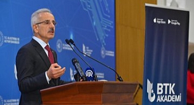 Bakan Uraloğlu: BTK Akademi 2.5 milyon kullanıcıyla, Türkiye’nin en büyük çevrimiçi platformudur