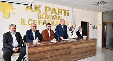 Başkan Büyükkılıç, Bünyanlı Çiftçilere Tohum Dikme Makinesi Desteği Sağladı