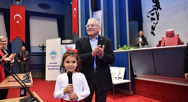 Başkan Büyükkılıç, İstiklal Marşı Okuma Yarışması Ödüllerini Takdim Etti