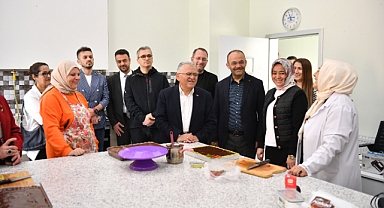 Başkan Büyükkılıç, KAYMEK Pasta Kursunda Kursiyerlerle Bir Araya Geldi