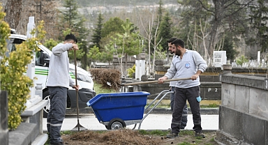 Büyükşehir, Mezarlıklarda Bayram Hazırlıklarını Tamamladı