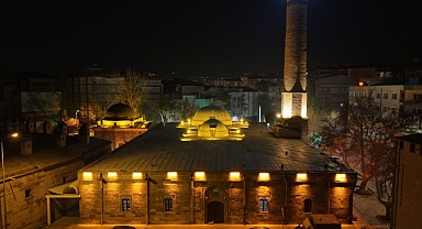 Camii Kebir Ramazan’da Işıklandırıldı