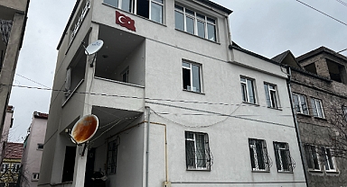 Kayseri'de 3 katlı binada yangın; 2 bebek dumandan etkilendi