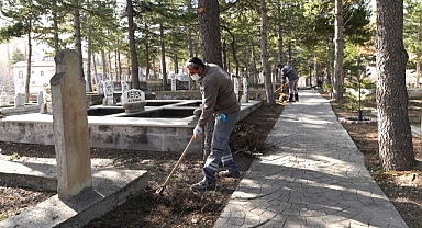 Melikgazi Belediyesi Mezarlıkları Ramazan Bayramı’na Hazırladı