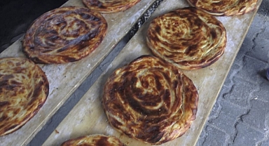 Taş fırınlarda pişirilen, 'Ekşi mayalı köy ekmeği' geleneği 100 yıldır sürüyor