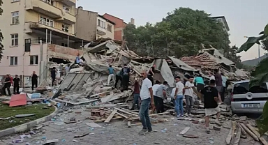 Balıkesir Sındırgı’da 6.1 Büyüklüğünde Deprem: Bir Bina Yıkıldı, Ciddi Hasar Var