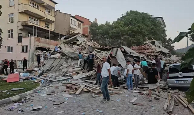 Balıkesir Sındırgı’da 6.1 Büyüklüğünde Deprem: Bir Bina Yıkıldı, Ciddi Hasar Var