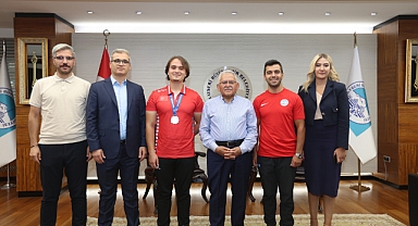 Başkan Büyükkılıç, okçulukta dünya şampiyonu olan Arslan’ı ağırladı