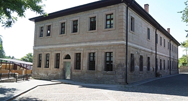 Melikgazi’den Gençlere Özel Fırsat: İngilizce Yaz Kampı Başlıyor!