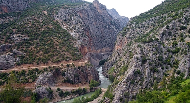 Zamantı Irmağı Çekildi: Uzunyayla’da Tarım ve Ekoloji Çöküşün Eşiğinde