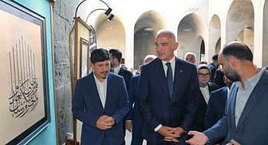 Albayrak Grubu'nun Âdil-i Mutlak Hat Eserleri Sergisi Kayseri'de sanatseverlerle buluştu