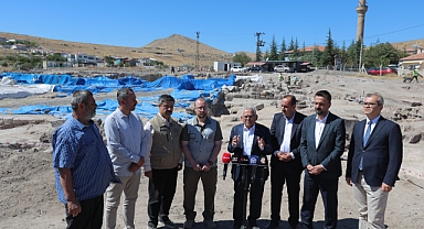 BAŞKAN BÜYÜKKILIÇ’TAN İNCESU’DA MOZAİK İNCELEMESİ: “KAYSERİ’MİZİN HER YERİ TARİH KOKUYOR”