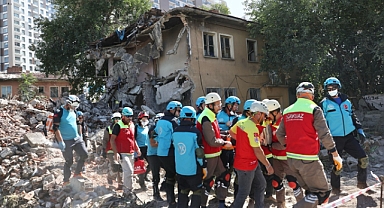 BAŞKAN ÇOLAKBAYRAKDAR: “DEPREM GERÇEĞİNİ UNUTMAYALIM, HER DAİM HAZIRLIKLI OLMALIYIZ”