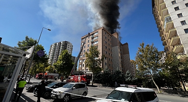 Kayseri’de 8 Katlı Binanın Çatısında Yangın